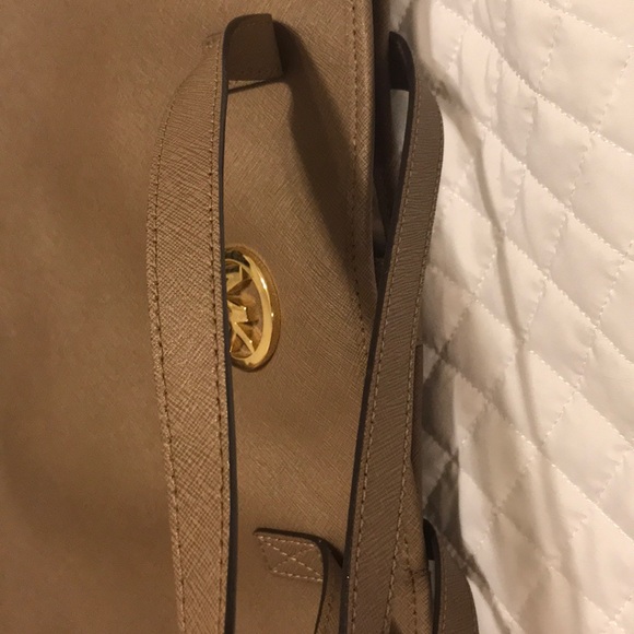 EUC AUTHENTIC Michael Kors Large purse - Picture 8 of 8